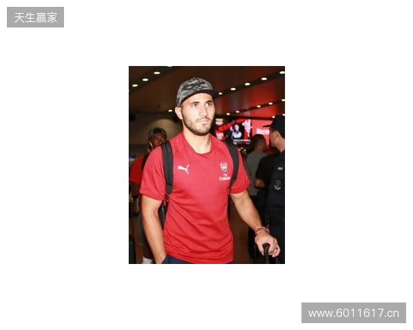 英超官方晒出图片：阿森纳U15全员抵达北京